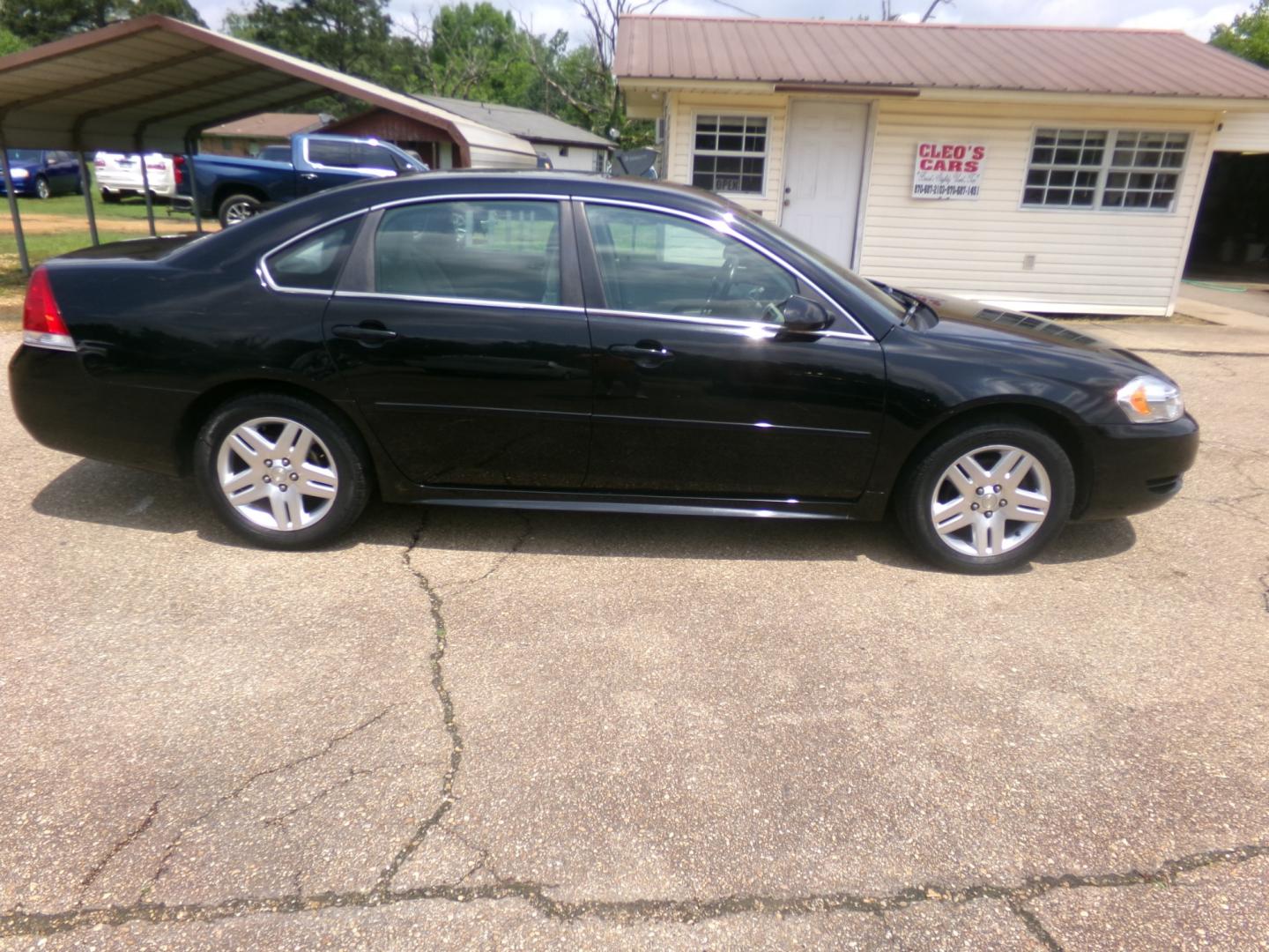 2014 Black /Gray Chevrolet Impala LT (2G1WB5E35E1) with an 3.6L V6 DOHC 16V FFV engine, 6-Speed Automatic transmission, located at 401 First NE, Bearden, AR, 71720, (870) 687-3414, 33.726528, -92.611519 - Photo#17